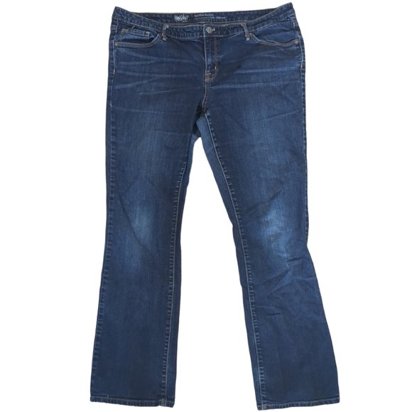Comment porter le jean bootcut pour femme - Futures Tendances | Webzine